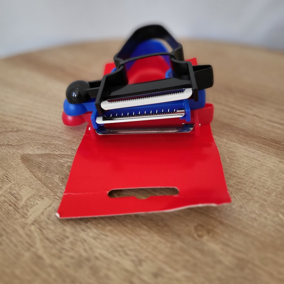 Vegetable Peeler for Kitchen, Stainless Steel Peeler for Potatoes Carrots Apples - Picture 4 of 7